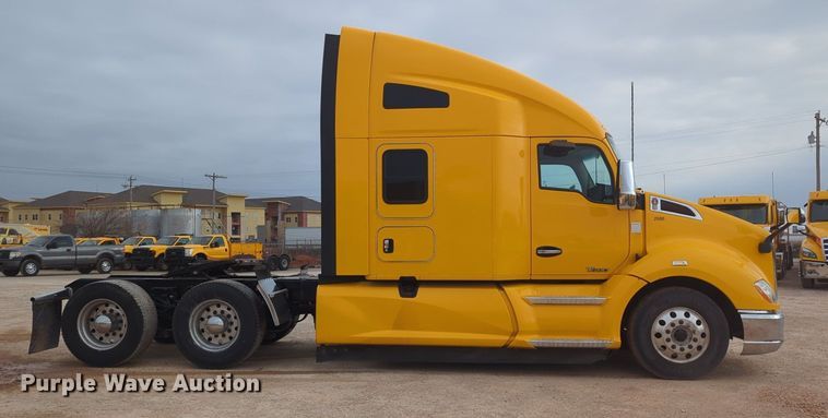 image for item NZ9282 2020 Kenworth  T680 semi truck