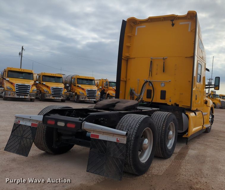 image for item NZ9282 2020 Kenworth  T680 semi truck