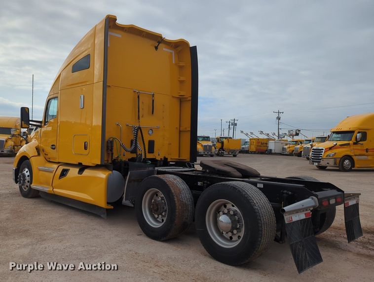 image for item NZ9282 2020 Kenworth  T680 semi truck