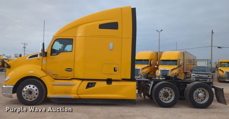 image for item NZ9282 2020 Kenworth  T680 semi truck