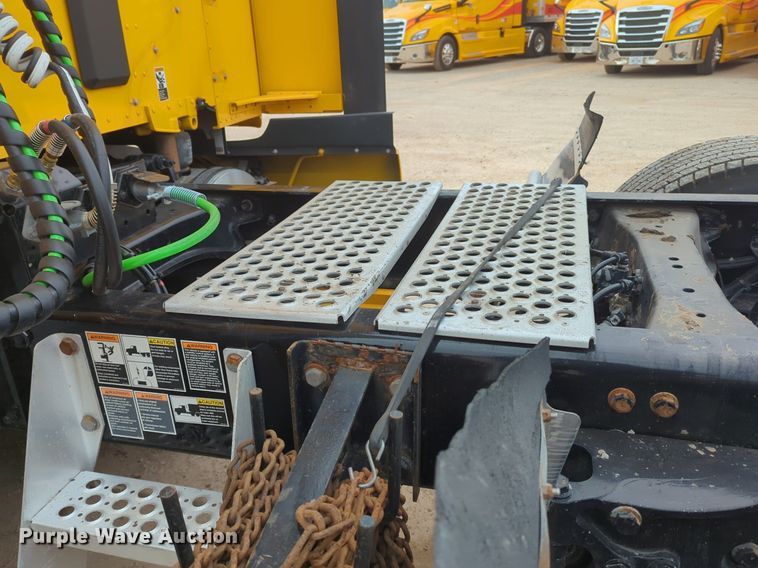 image for item NZ9282 2020 Kenworth  T680 semi truck