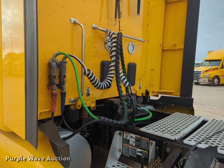 image for item NZ9282 2020 Kenworth  T680 semi truck