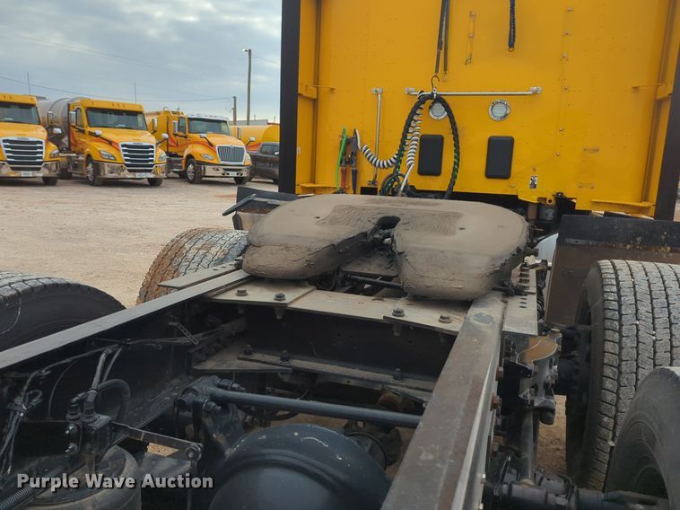 image for item NZ9282 2020 Kenworth  T680 semi truck