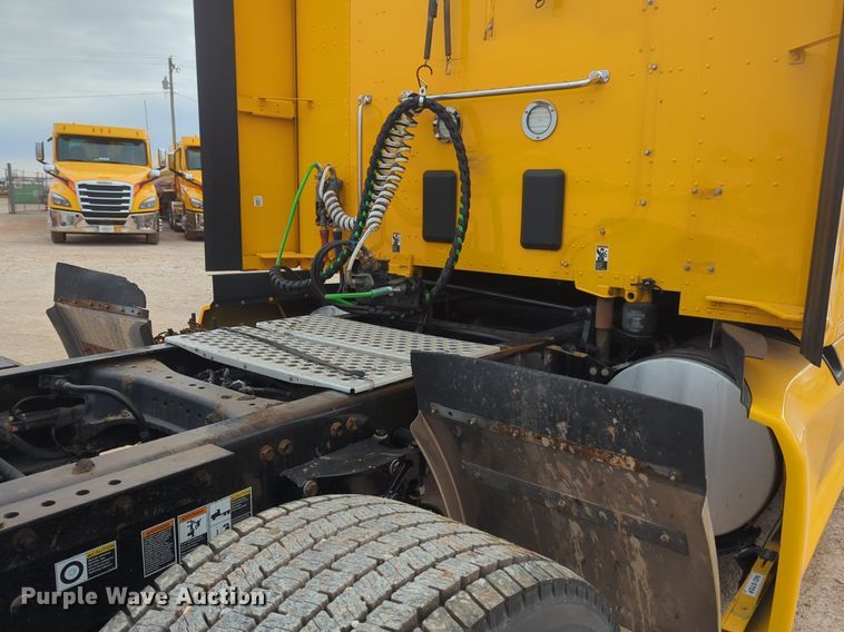 image for item NZ9282 2020 Kenworth  T680 semi truck