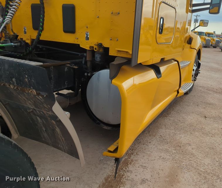 image for item NZ9282 2020 Kenworth  T680 semi truck