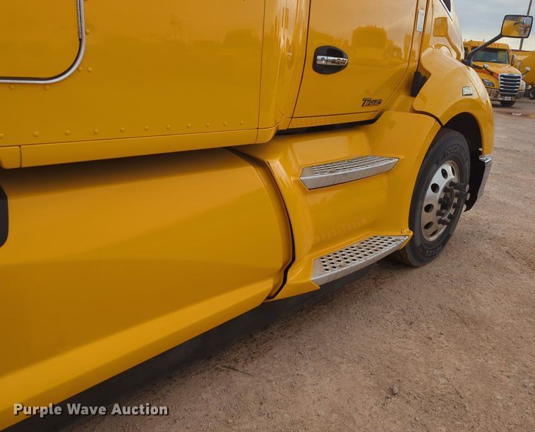 image for item NZ9282 2020 Kenworth  T680 semi truck