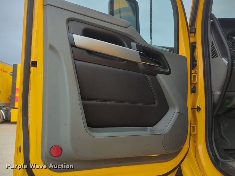 image for item NZ9282 2020 Kenworth  T680 semi truck