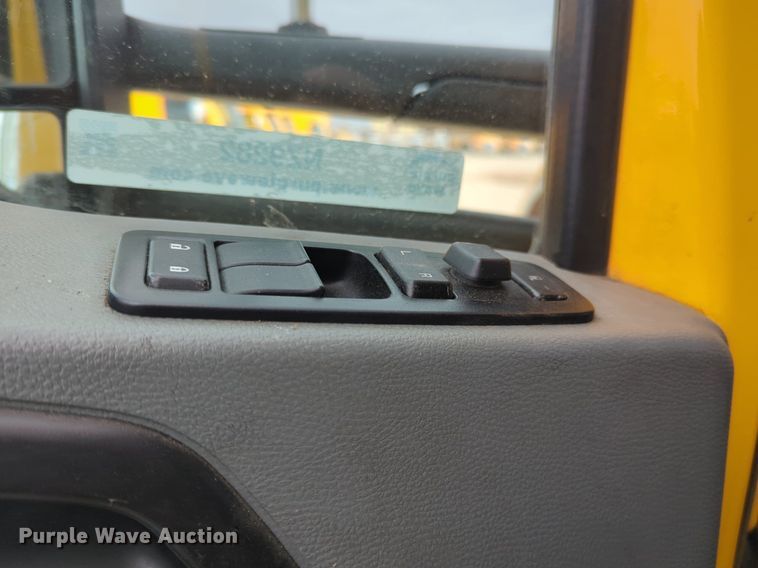 image for item NZ9282 2020 Kenworth  T680 semi truck