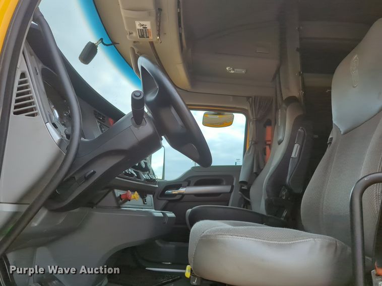 image for item NZ9282 2020 Kenworth  T680 semi truck