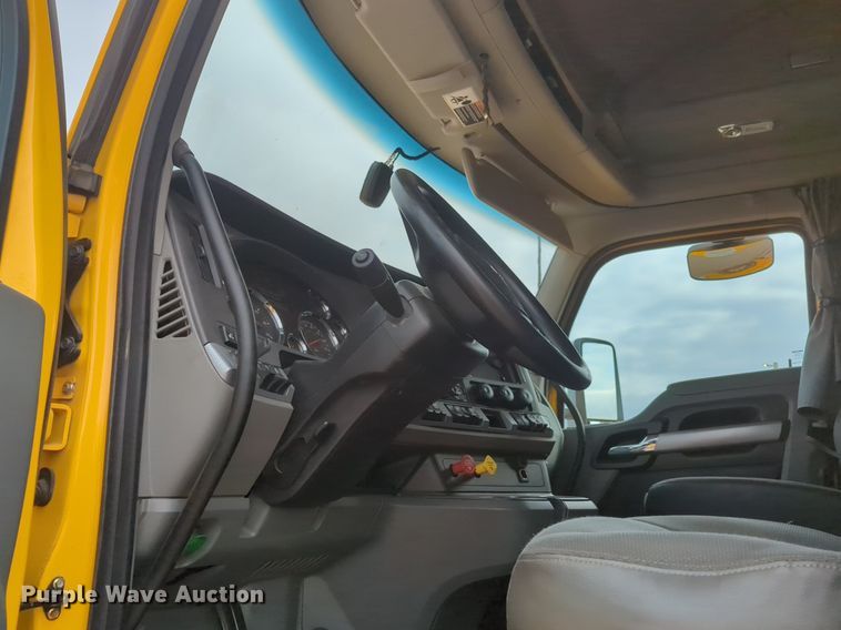 image for item NZ9282 2020 Kenworth  T680 semi truck