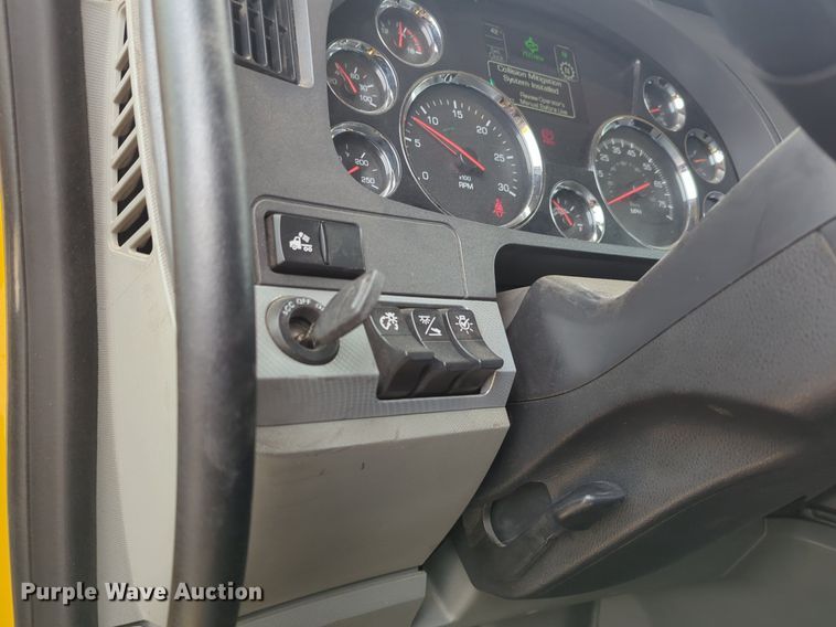 image for item NZ9282 2020 Kenworth  T680 semi truck