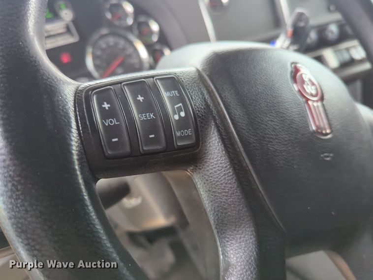 image for item NZ9282 2020 Kenworth  T680 semi truck