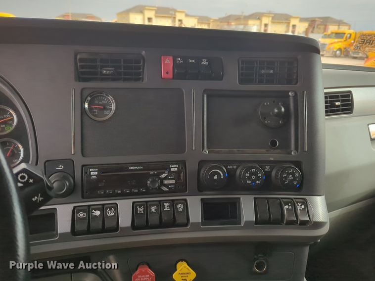 image for item NZ9282 2020 Kenworth  T680 semi truck