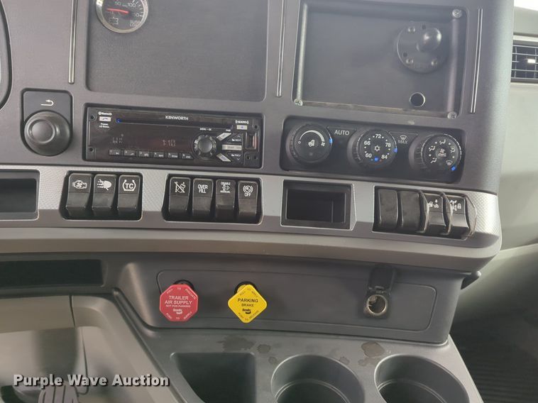 image for item NZ9282 2020 Kenworth  T680 semi truck