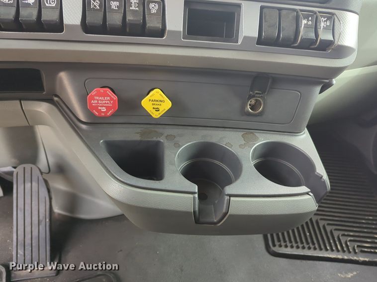 image for item NZ9282 2020 Kenworth  T680 semi truck