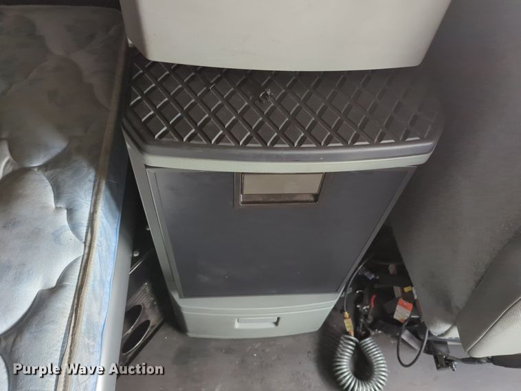 image for item NZ9282 2020 Kenworth  T680 semi truck