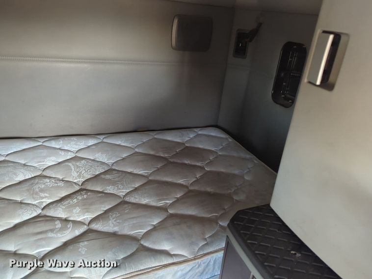 image for item NZ9282 2020 Kenworth  T680 semi truck