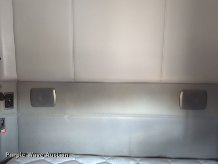 image for item NZ9282 2020 Kenworth  T680 semi truck