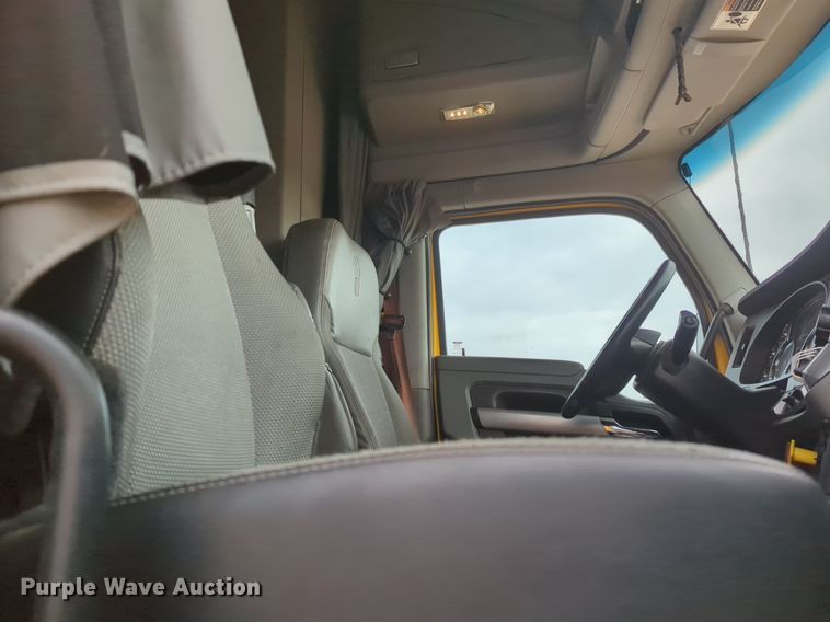 image for item NZ9282 2020 Kenworth  T680 semi truck