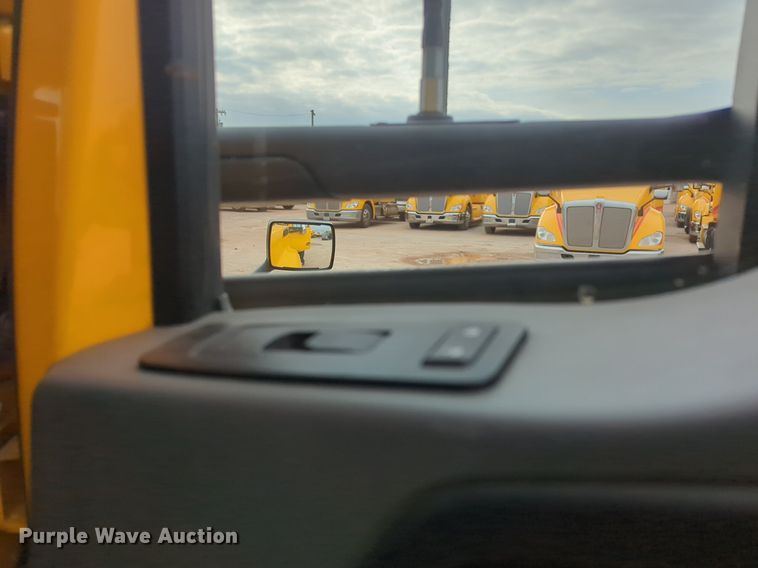 image for item NZ9282 2020 Kenworth  T680 semi truck