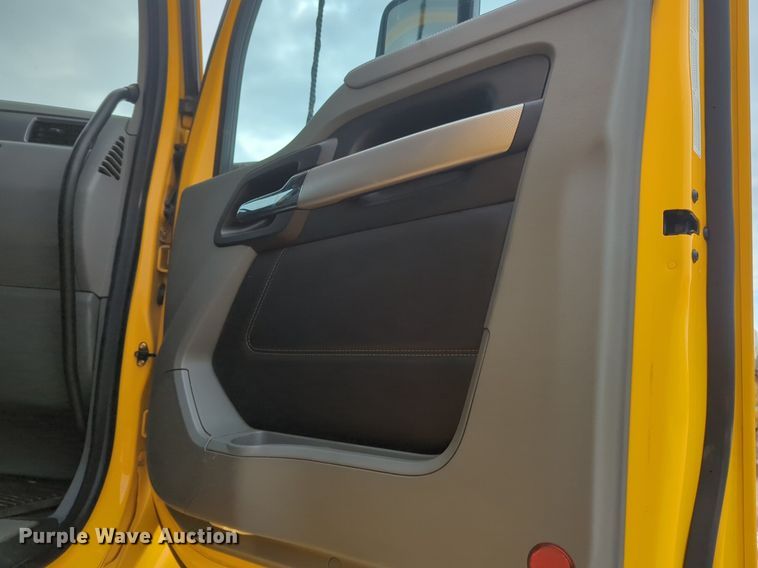 image for item NZ9282 2020 Kenworth  T680 semi truck