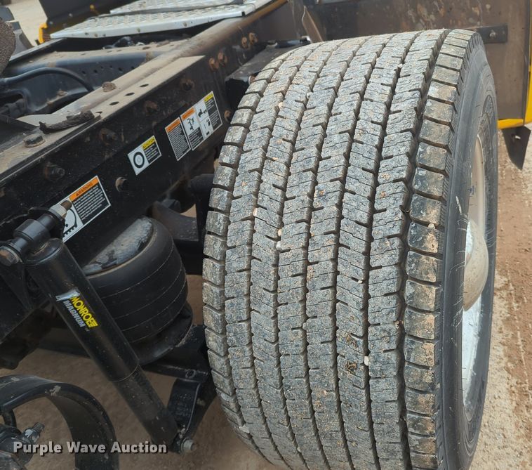 image for item NZ9282 2020 Kenworth  T680 semi truck