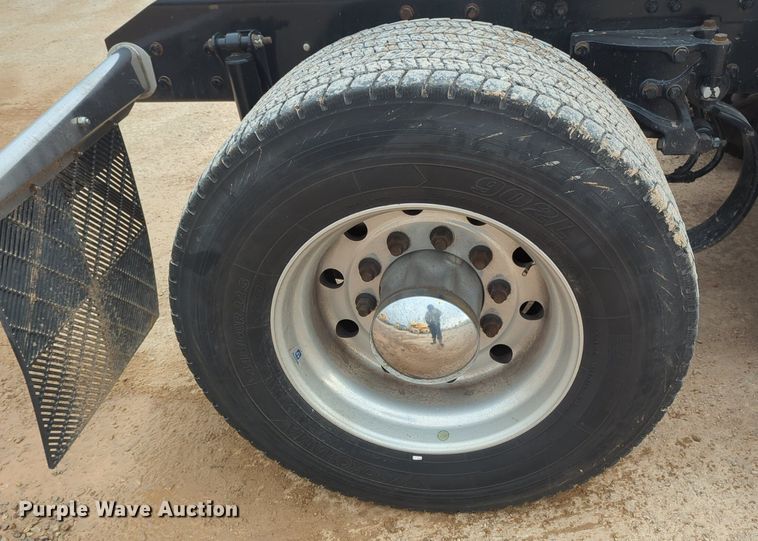 image for item NZ9282 2020 Kenworth  T680 semi truck