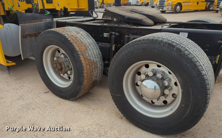 image for item NZ9282 2020 Kenworth  T680 semi truck