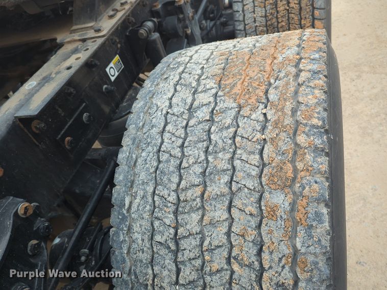 image for item NZ9282 2020 Kenworth  T680 semi truck