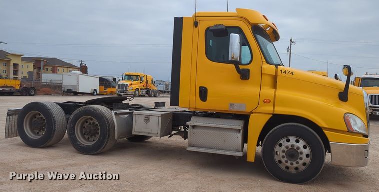 image for item NZ9283 2018 Freightliner Cascadia 125 semi truck