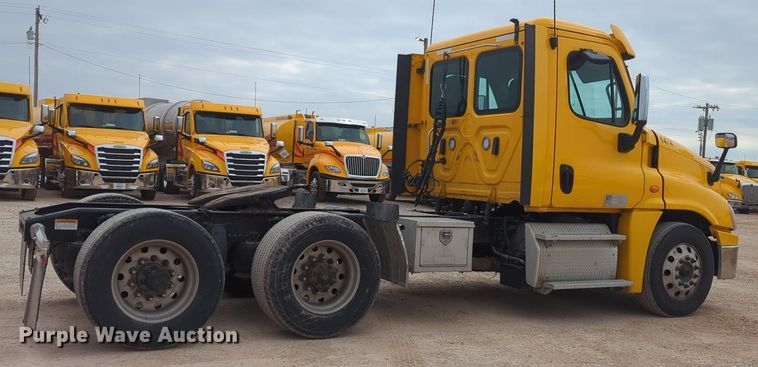 image for item NZ9283 2018 Freightliner Cascadia 125 semi truck