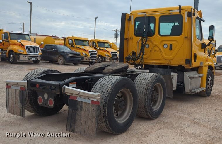 image for item NZ9283 2018 Freightliner Cascadia 125 semi truck