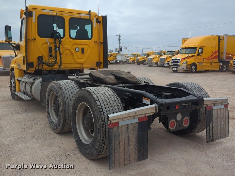 image for item NZ9283 2018 Freightliner Cascadia 125 semi truck