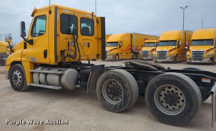 image for item NZ9283 2018 Freightliner Cascadia 125 semi truck