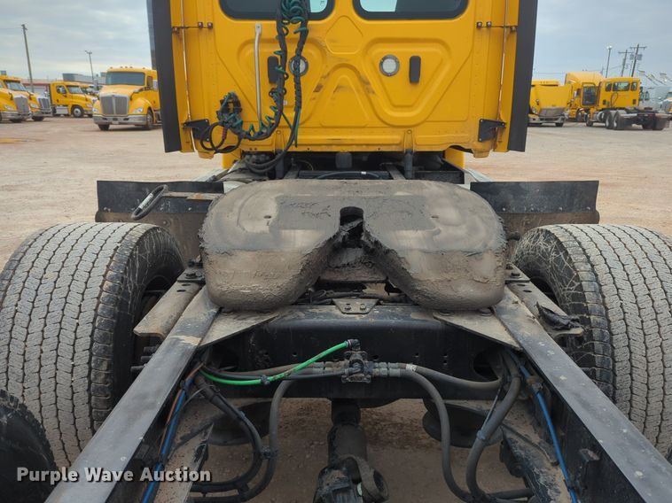 image for item NZ9283 2018 Freightliner Cascadia 125 semi truck