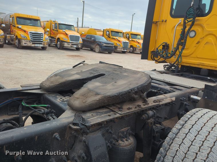 image for item NZ9283 2018 Freightliner Cascadia 125 semi truck