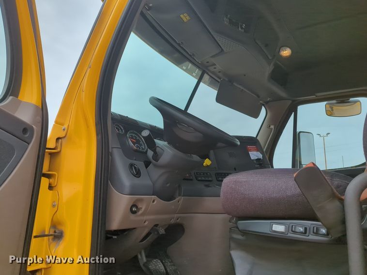 image for item NZ9283 2018 Freightliner Cascadia 125 semi truck