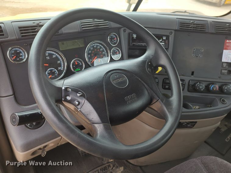 image for item NZ9283 2018 Freightliner Cascadia 125 semi truck