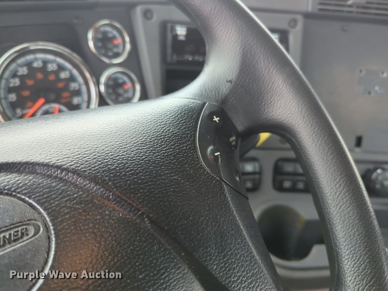 image for item NZ9283 2018 Freightliner Cascadia 125 semi truck