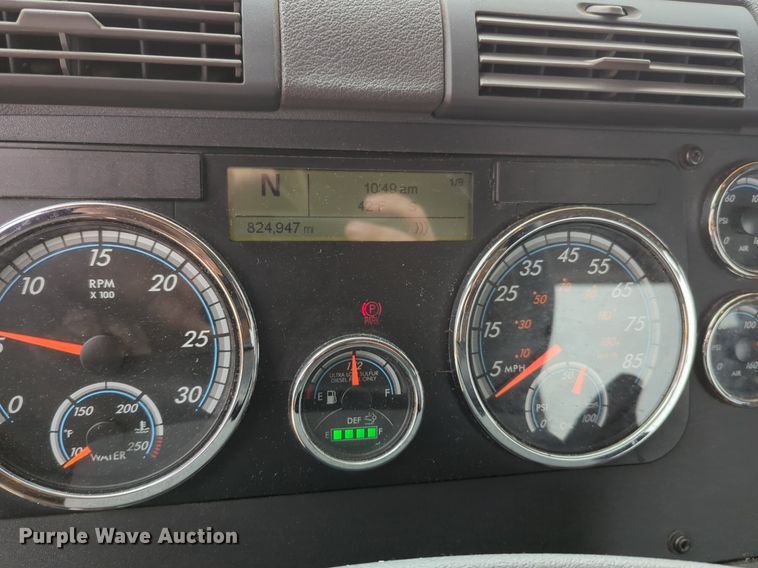 image for item NZ9283 2018 Freightliner Cascadia 125 semi truck