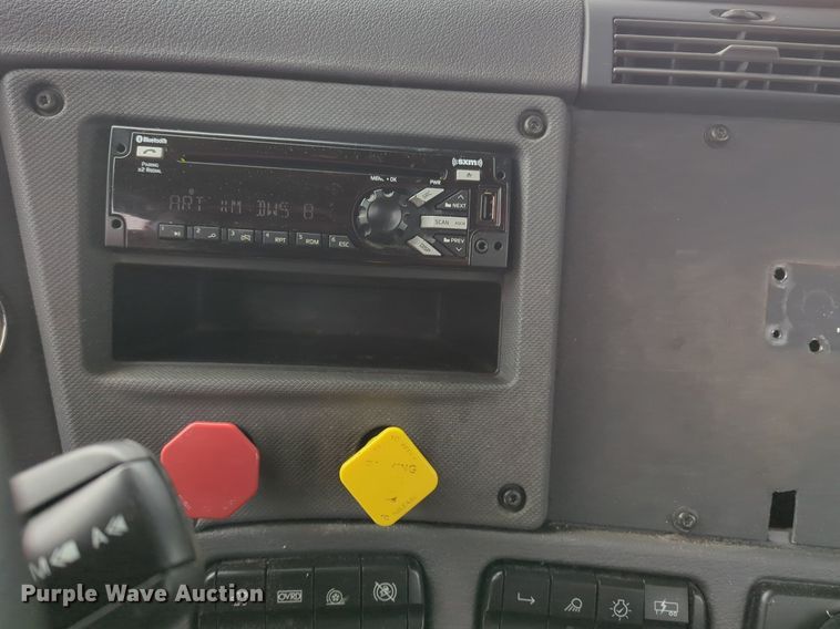 image for item NZ9283 2018 Freightliner Cascadia 125 semi truck