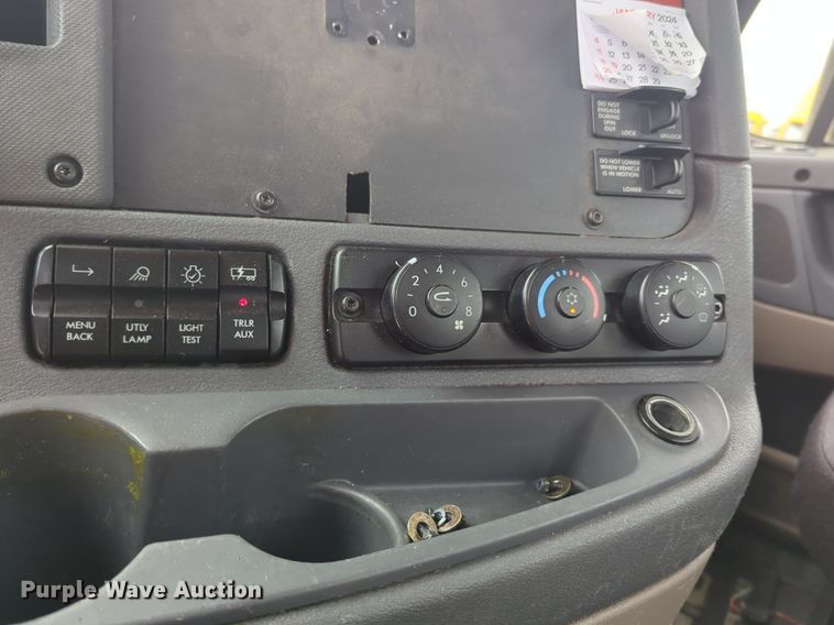 image for item NZ9283 2018 Freightliner Cascadia 125 semi truck