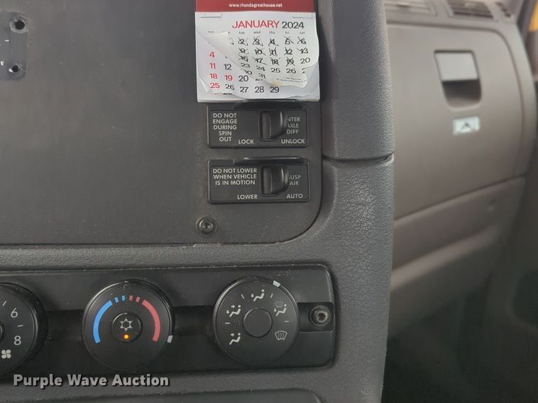 image for item NZ9283 2018 Freightliner Cascadia 125 semi truck