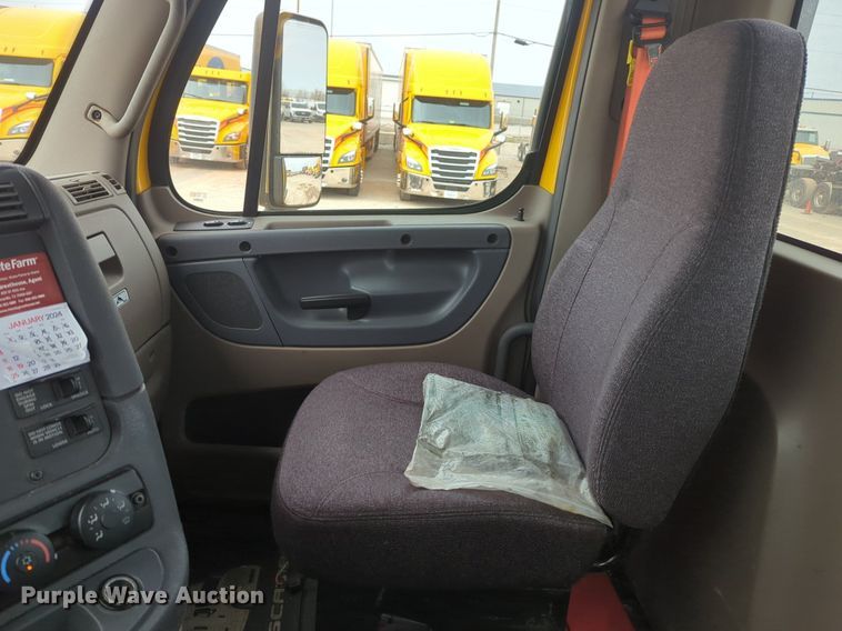 image for item NZ9283 2018 Freightliner Cascadia 125 semi truck