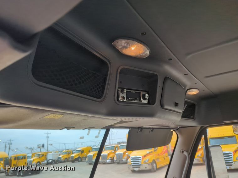 image for item NZ9283 2018 Freightliner Cascadia 125 semi truck