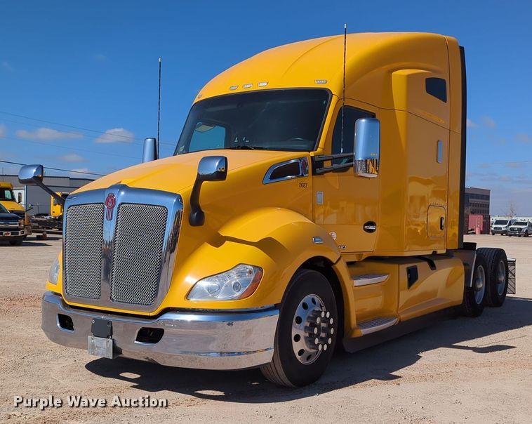 image for item NZ9284 2020 Kenworth T680 semi truck
