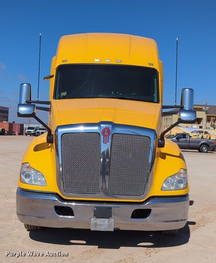 image for item NZ9284 2020 Kenworth T680 semi truck
