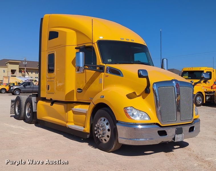 image for item NZ9284 2020 Kenworth T680 semi truck