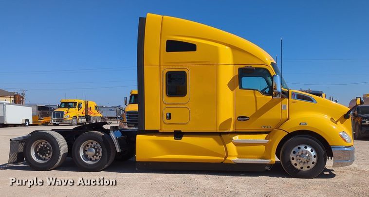 image for item NZ9284 2020 Kenworth T680 semi truck