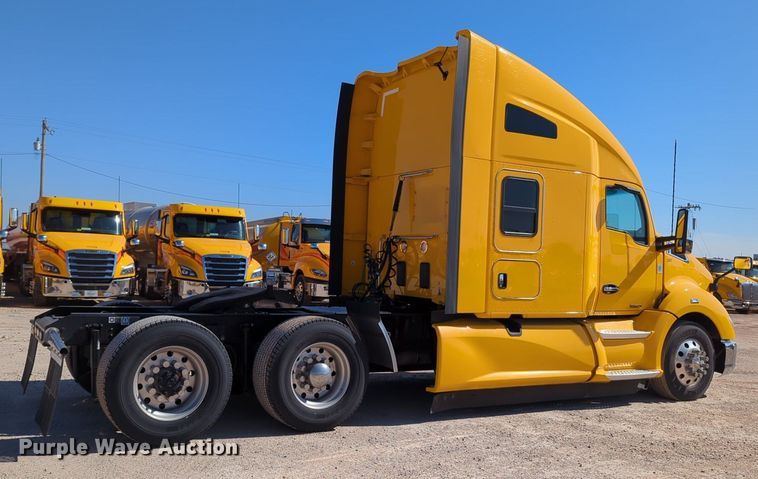 image for item NZ9284 2020 Kenworth T680 semi truck